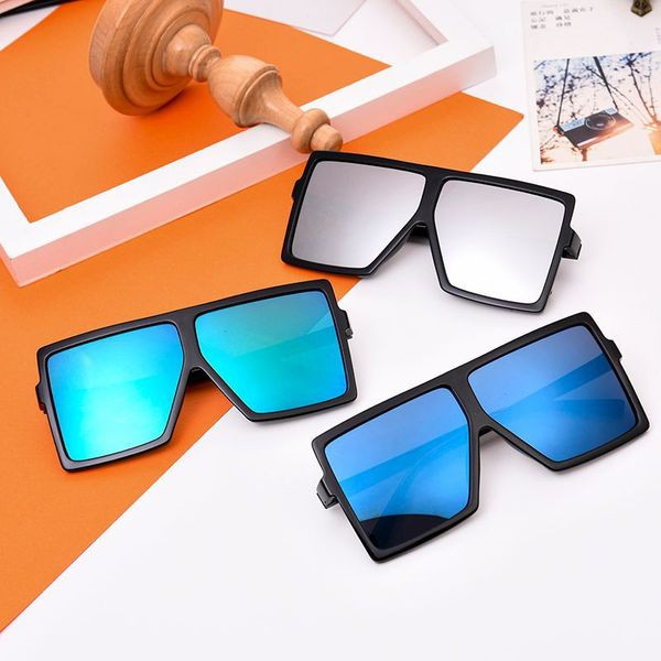 Modern, négyzet alakú napszemüveg férfiaknak és nőknek