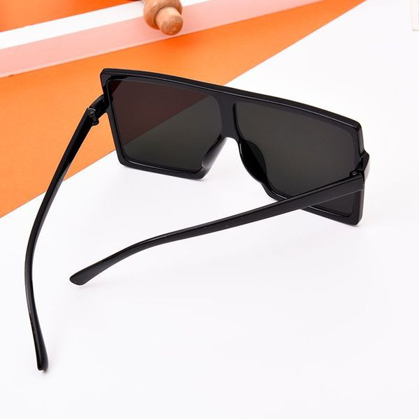 Modern, négyzet alakú napszemüveg férfiaknak és nőknek