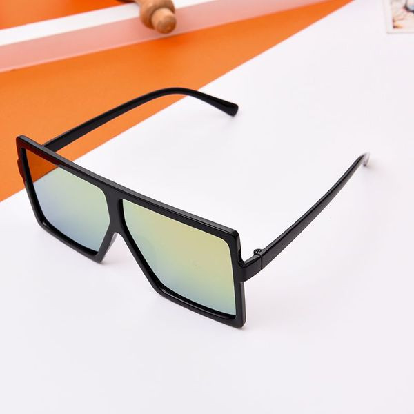 Modern, négyzet alakú napszemüveg férfiaknak és nőknek
