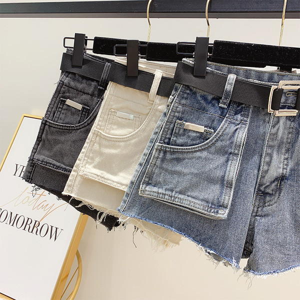 Γυναικεία σορτς τζιν με ζώνη και τσέπη