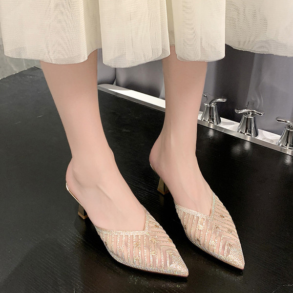 Дамски елегантни чехли заострен модел с декорация - камъни