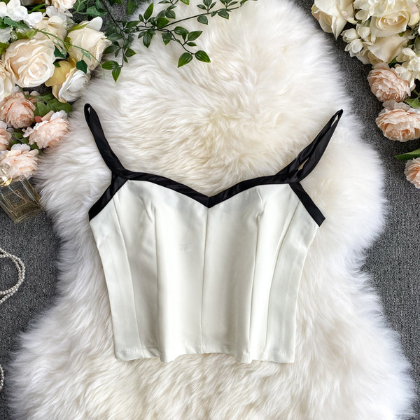 Moderna ženska majica bez rukava na tanke naramenice