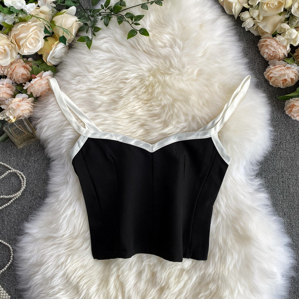 Moderna ženska majica bez rukava na tanke naramenice