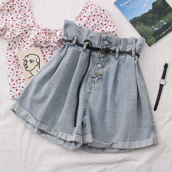 Dámske džínsové šortky s vysokým pásom a opaskom