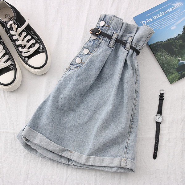 Dámske džínsové šortky s vysokým pásom a opaskom