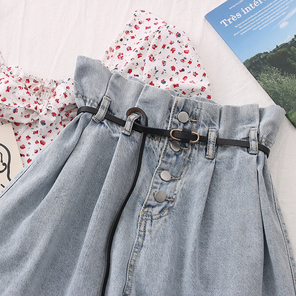 Dámske džínsové šortky s vysokým pásom a opaskom