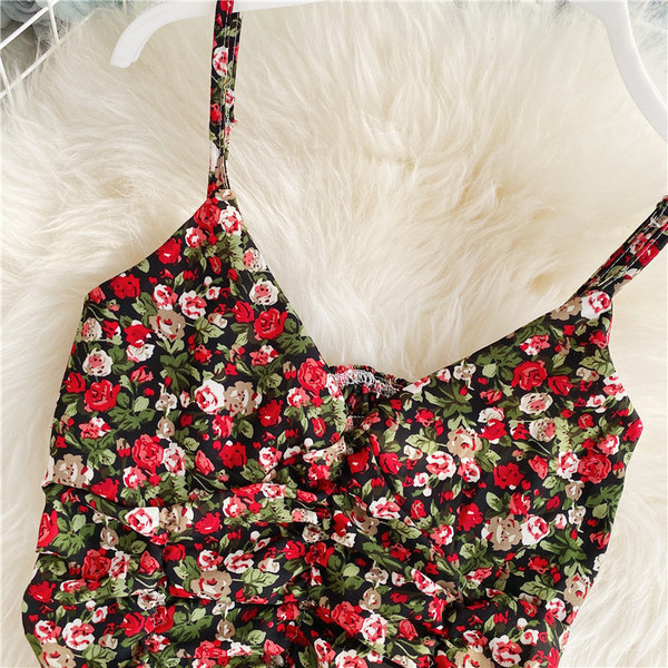 Maieu scurt de damă cu model elastic și floral și bretele subțiri