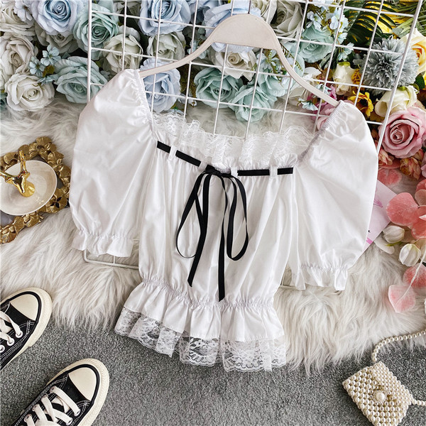 Ženska bluza bijele boje kratkih rukava sa čipkom