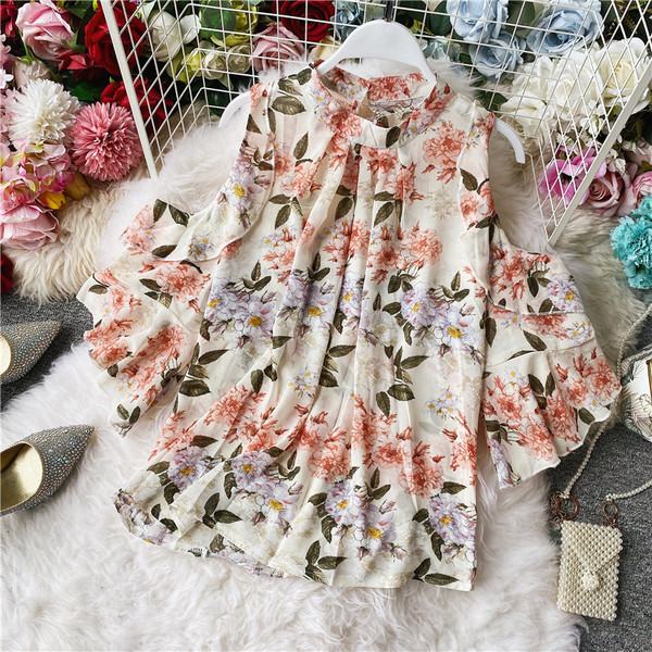 Moderna ženska košulja s cvjetnim uzorkom i golim ramenima te lotos rukavima