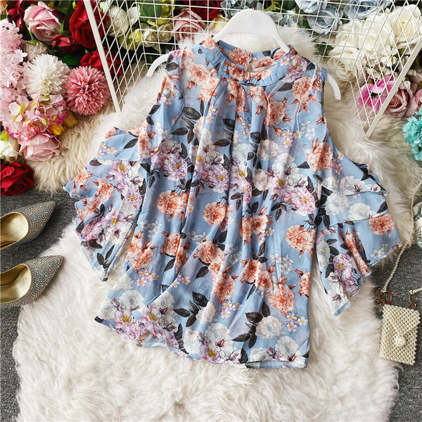 Moderna ženska košulja s cvjetnim uzorkom i golim ramenima te lotos rukavima