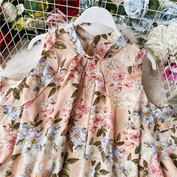 Moderna ženska košulja s cvjetnim uzorkom i golim ramenima te lotos rukavima