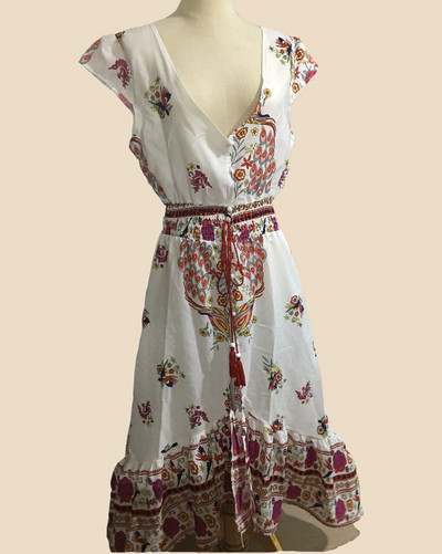 Rochie de vară de damă cu decolteu adânc și legături în talie