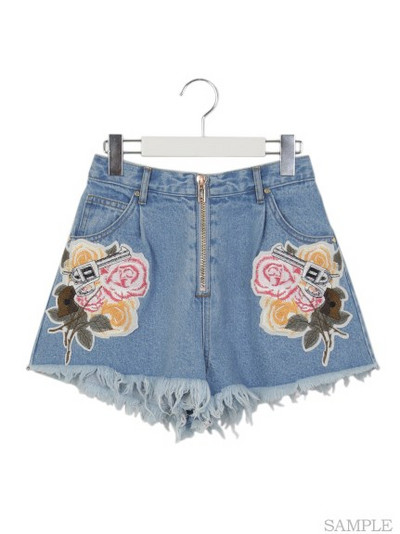 Γυναικεία κοντά τζιν με ψηλή μέση και λουλούδια κεντήματος