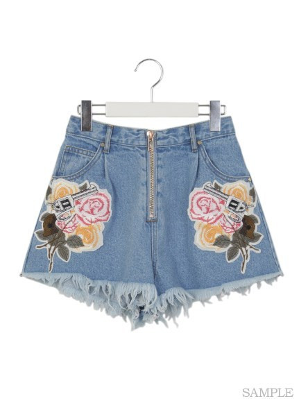 Γυναικεία κοντά τζιν με ψηλή μέση και λουλούδια κεντήματος