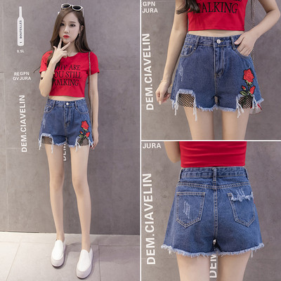 Blugi scurti dama casual cu motive rupte si broderii cu flori - doua modele
