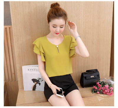 Κομψή γυναικεία μπλούζα με κοντά μανίκια και οβάλ λαιμόκοψη