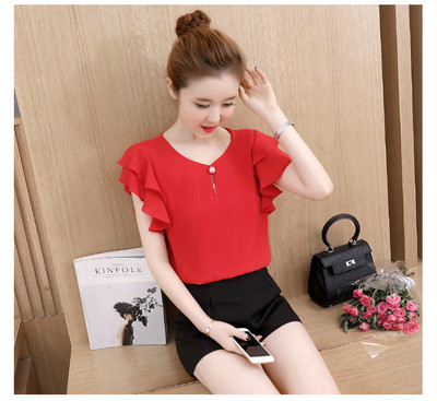 Κομψή γυναικεία μπλούζα με κοντά μανίκια και οβάλ λαιμόκοψη