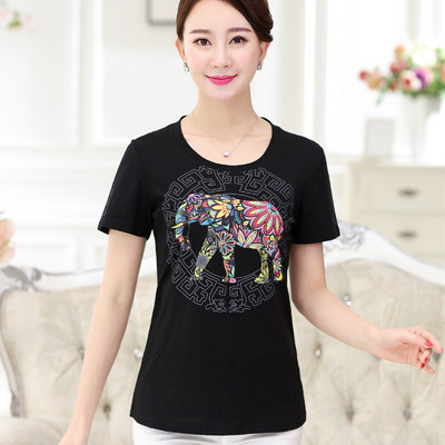 Tricou casual cu decolteu oval si aplicatie colorata - marime mare