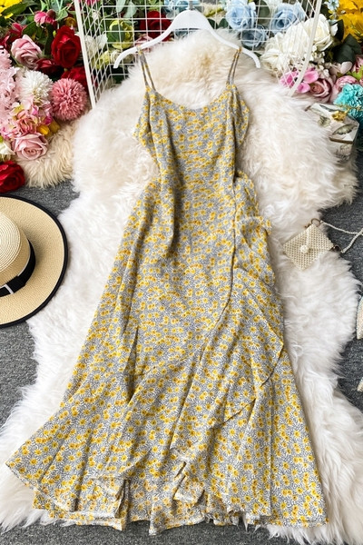 Дълга дамска рокля с  флорален десен и тънки презрамки