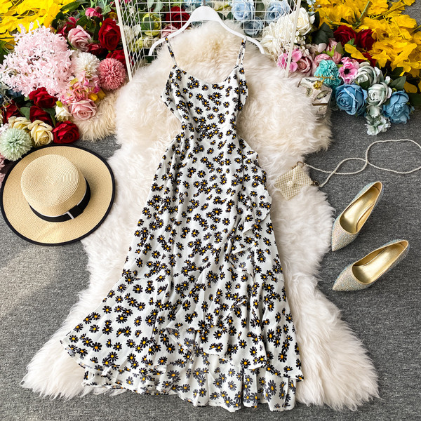 Дълга дамска рокля с  флорален десен и тънки презрамки