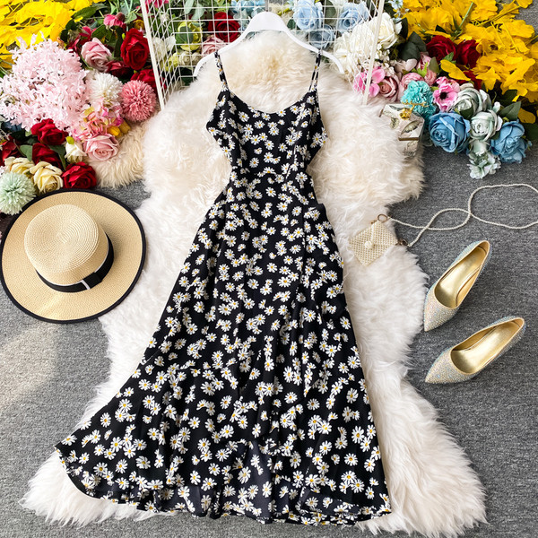 Дълга дамска рокля с  флорален десен и тънки презрамки