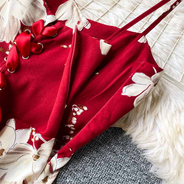 Дамска модерна рокля с флорален десен и тънки презрамки