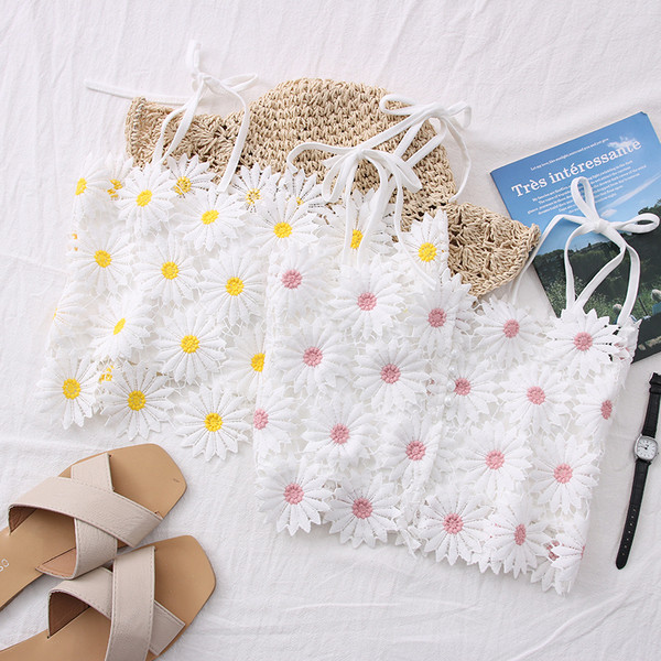 Нов модел къс дамски потник с маргаритки и тънки презрамки