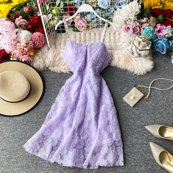 Стилна дамска рокля с тюл и пайети на презрамките