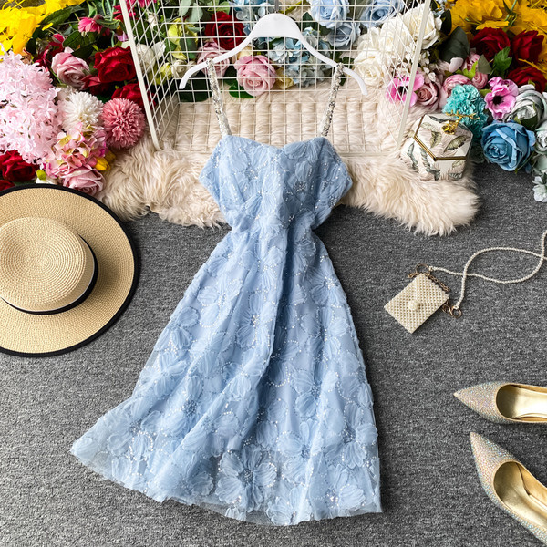 Стилна дамска рокля с тюл и пайети на презрамките