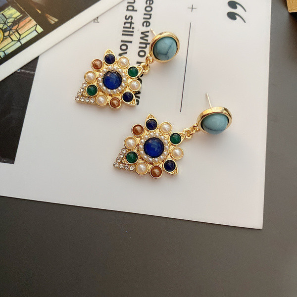 Γυναικεία κρεμαστά σκουλαρίκια διακοσμημένα με πέτρες