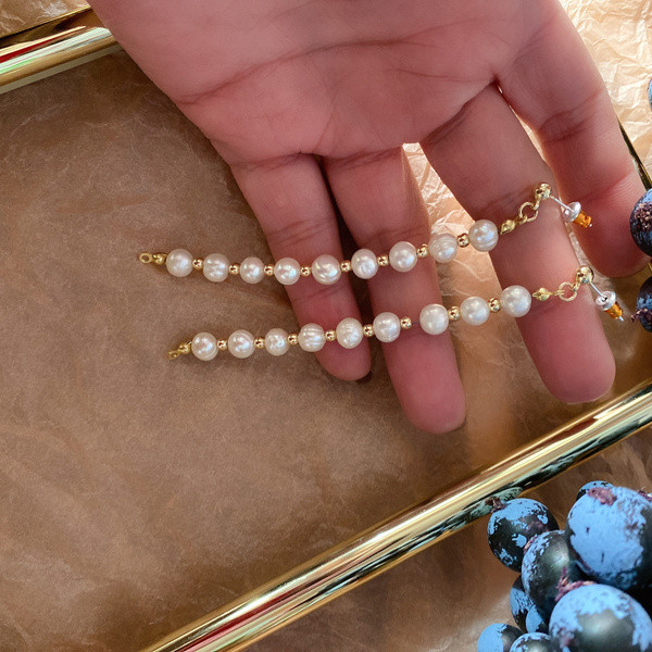 Дамски кръгли обеци в златист цвят с перли