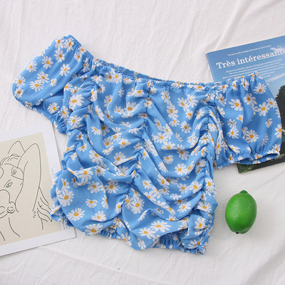 Γυναικεία κοντή μπλούζα με λαιμόκοψη και κοντά μανίκια