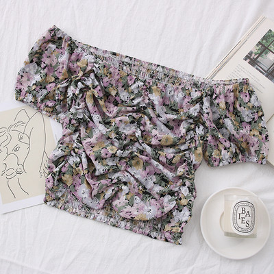 Γυναικεία κοντή μπλούζα με λαιμόκοψη και κοντά μανίκια