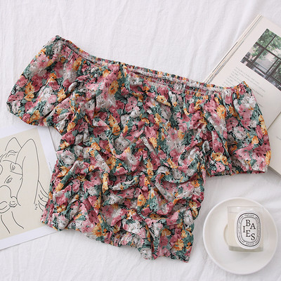 Γυναικεία κοντή μπλούζα με λαιμόκοψη και κοντά μανίκια