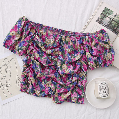 Γυναικεία κοντή μπλούζα με λαιμόκοψη και κοντά μανίκια