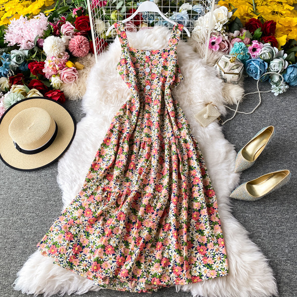 Дълга дамска рокля с флорален десен,квадратно деколте и копчета