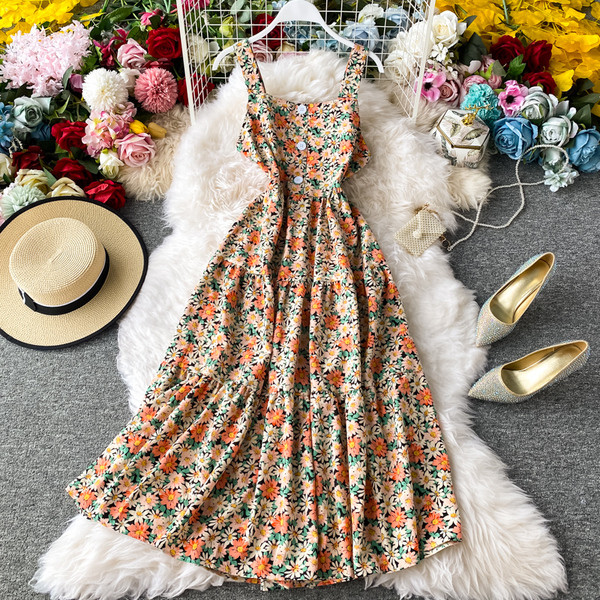 Дълга дамска рокля с флорален десен,квадратно деколте и копчета