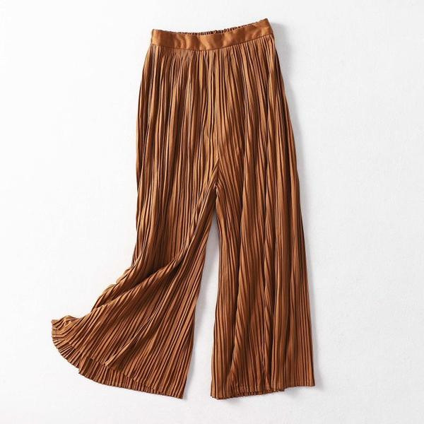 Широк модел дамски плисиран панталон в кафяв цвят