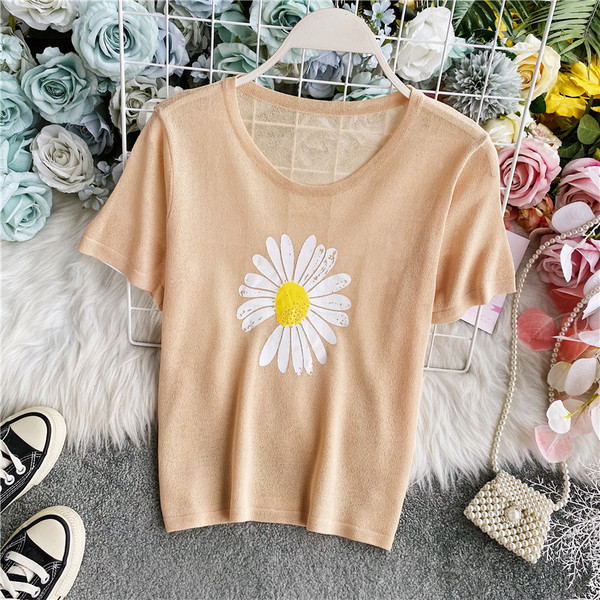Lezser női póló virággal, kerek nyakkivágással