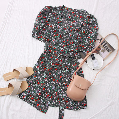 Rochie de dama cu curea, model floral si decolteu spitz