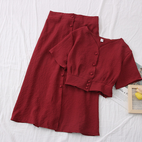 Нов модел дамски комплект от къса блуза + пола