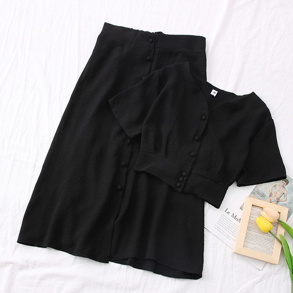 Нов модел дамски комплект от къса блуза + пола