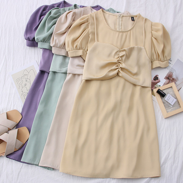 Дамска рокля с обло деколте и къс ръкав