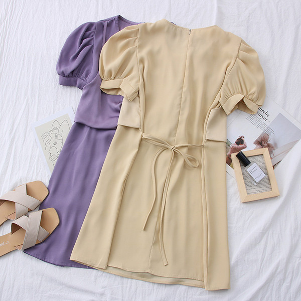 Дамска рокля с обло деколте и къс ръкав