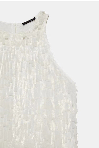 Модерен дамски потник в бял цвят с ресни