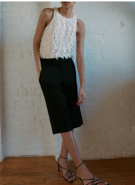 Модерен дамски потник в бял цвят с ресни