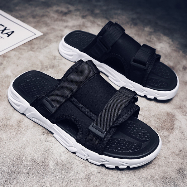 Παντόφλες μοντέρνα ανδρικά με λουράκια βελκρό και επίπεδη σόλα