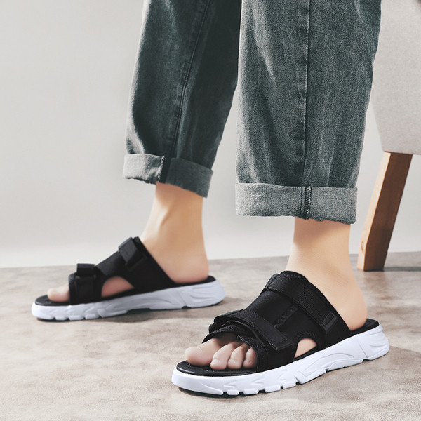 Παντόφλες μοντέρνα ανδρικά με λουράκια βελκρό και επίπεδη σόλα