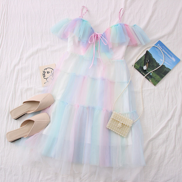 Moderna ženska haljina na tanke naramenice i til