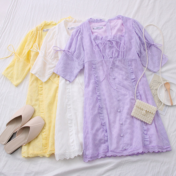 Дамска рокля с връзки и квадратно деколте